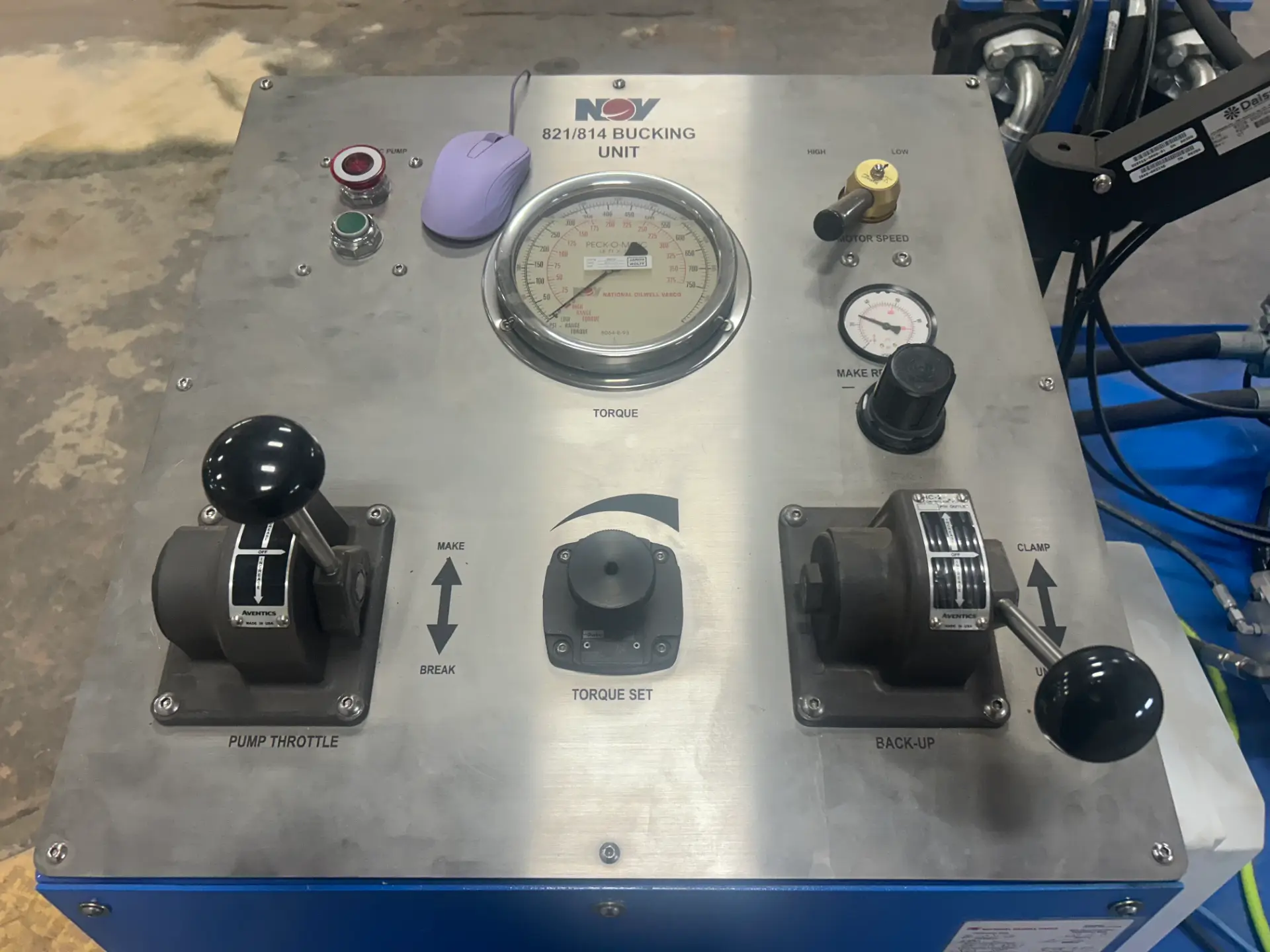 NOV 821/814 bucking unit hydraulic control panel with torque gauge and lever controls