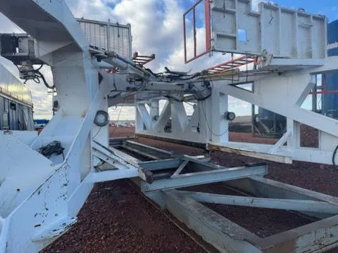 Power washer trailer walkway and derrick washing rigging